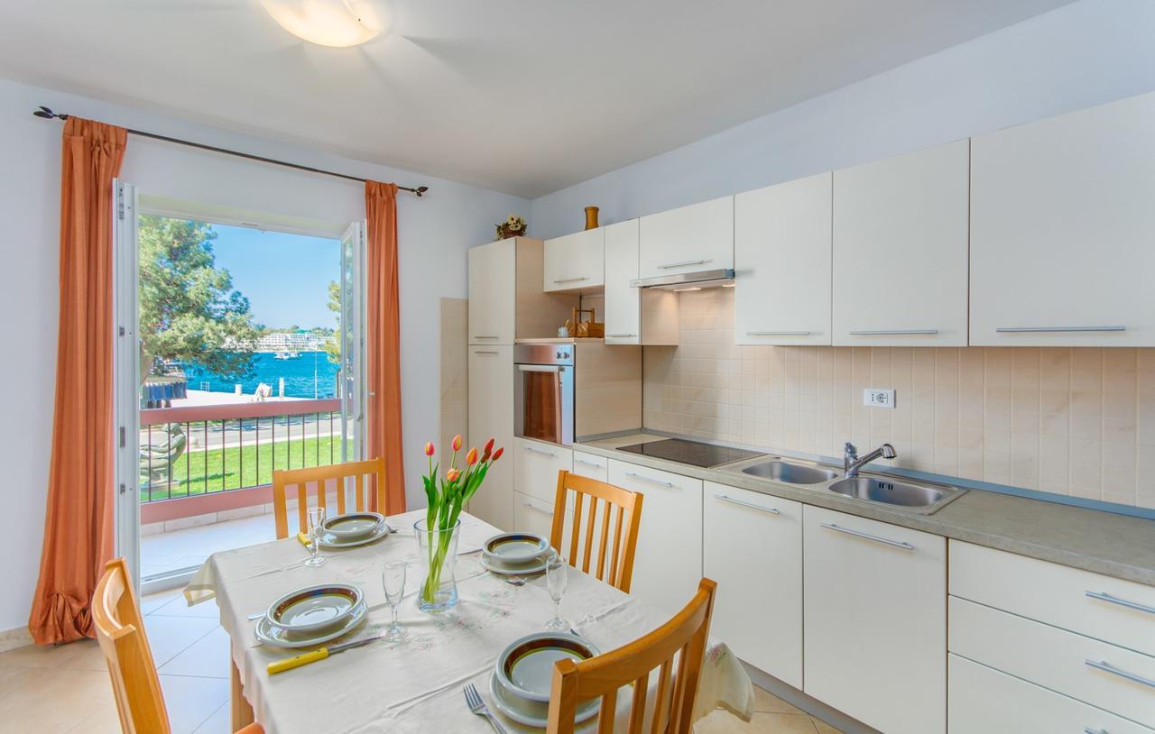 Apartment Riva Porec Exterior photo